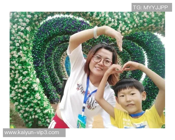 开箱拆足球明星卡大揭秘，揭秘稀有卡片和超级惊喜，快来一起欣赏吧