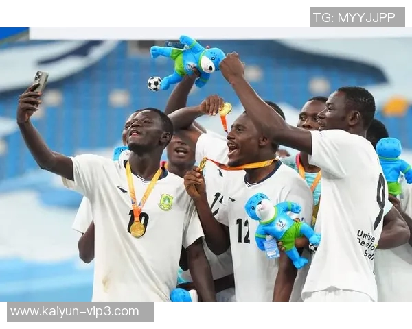 足球传奇人物带你走进世界顶级球员的成长历程与辉煌时刻 足球传奇人物带你走进世界顶级球员的成长历程与辉煌时刻